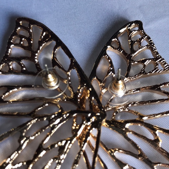 New! Gold Butterfly Earrings - Picture 12 of 13
